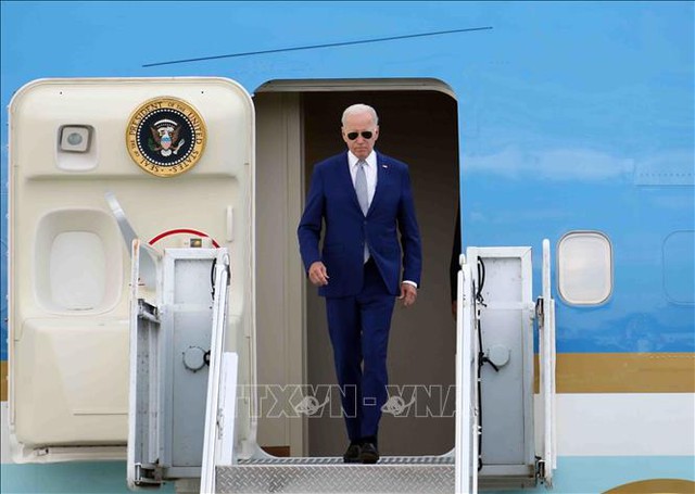 Tổng thống Hoa Kỳ Joe Biden bắt đầu chuyến thăm cấp Nhà nước tới Việt Nam - Ảnh 1. Tổng thống Hoa Kỳ Joe Biden bắt đầu chuyến thăm cấp Nhà nước tới Việt Nam - Ảnh 1.