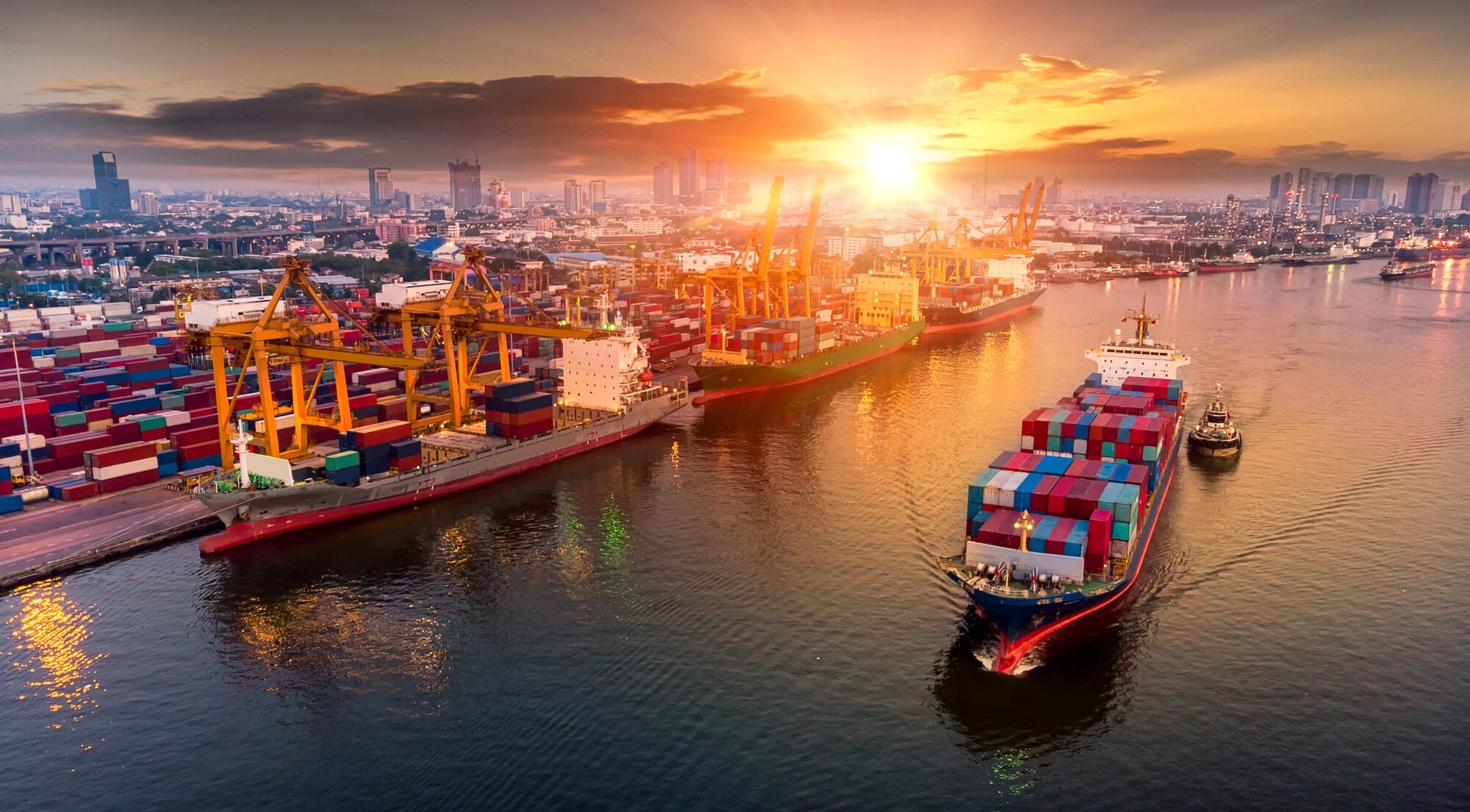 KINH TẾ VIỆT NAM VƯỢT 'CƠN GIÓ NGƯỢC', TẠO THẾ, LỰC VÀ NIỀM TIN ĐỂ VỮNG VÀNG TIẾN LÊN PHÍA TRƯỚC - Ảnh 1. KINH TẾ VIỆT NAM VƯỢT 'CƠN GIÓ NGƯỢC', TẠO THẾ, LỰC VÀ NIỀM TIN ĐỂ VỮNG VÀNG TIẾN LÊN PHÍA TRƯỚC - Ảnh 1.