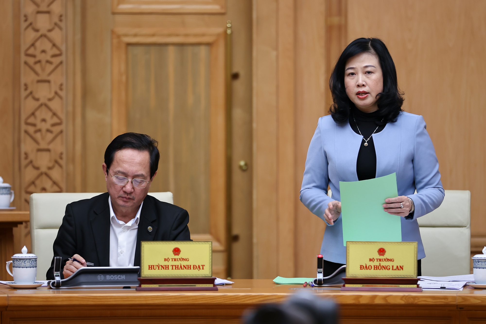 Thủ tướng: Đặc biệt lưu ý thúc đẩy các động lực tăng trưởng mới, phấn đấu đạt cao nhất các chỉ tiêu, mục tiêu năm 2023- Ảnh 11. Thủ tướng: Đặc biệt lưu ý thúc đẩy các động lực tăng trưởng mới, phấn đấu đạt cao nhất các chỉ tiêu, mục tiêu năm 2023- Ảnh 11.