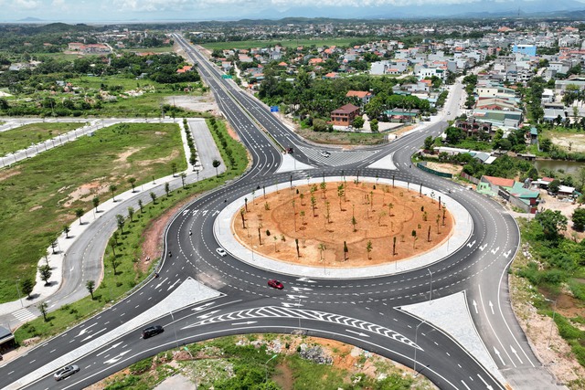 Kinh tế Việt Nam 2024: Hướng tới đỉnh cao hơn- Ảnh 2. Kinh tế Việt Nam 2024: Hướng tới đỉnh cao hơn- Ảnh 2.