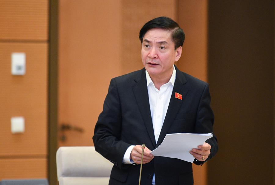 Tổng Thư ký Quốc hội, Chủ nhiệm Văn phòng Quốc hội Bùi Văn Cường báo cáo về chuẩn bị tổ chức hoạt động chất vấn tại Phiên họp thứ 31 của Ủy ban Thường vụ Quốc hội - Ảnh: Quochoi.vn