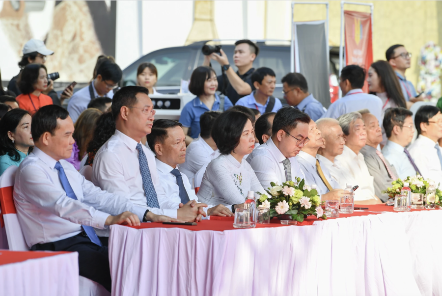 Ông Trần Lưu Quang, Ủy viên Trung ương Đảng, Phó Thủ tướng Chính phủ, cùng các đại diện lãnh đạo các bộ, ngành Trung ương và Thành phố Hồ Chí Minh, Hội Nhà báo Việt Nam, các cơ quan báo chí, Hội nhà báo các cấp tham dự lễ bế mạc. Ảnh: NhanDan.vn