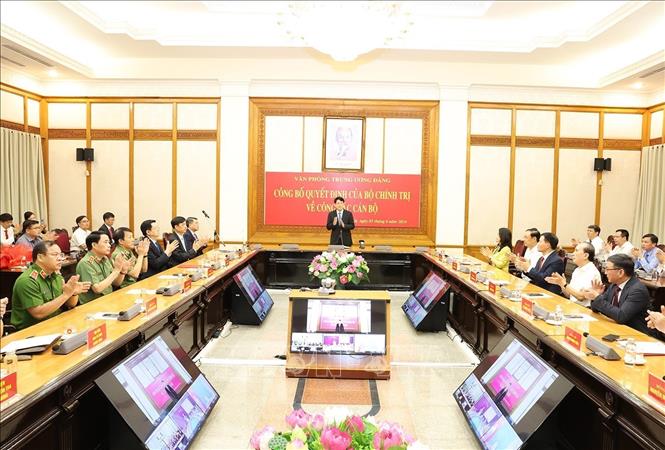 Thượng tướng Nguyễn Duy Ngọc giữ chức Chánh Văn phòng Trung ương Đảng- Ảnh 4. Thượng tướng Nguyễn Duy Ngọc giữ chức Chánh Văn phòng Trung ương Đảng- Ảnh 4.