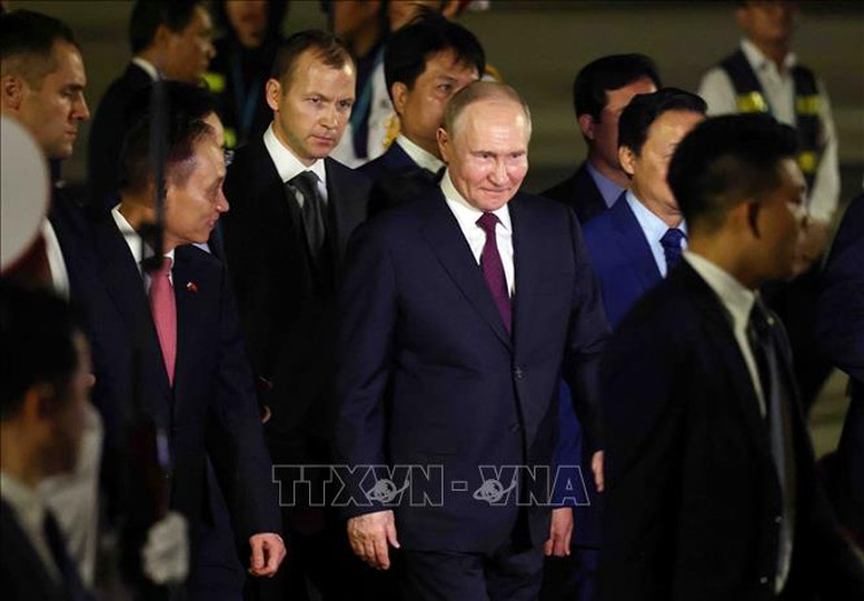 Tổng thống Nga Vladimir Putin đến Hà Nội, bắt đầu thăm cấp Nhà nước tới Việt Nam- Ảnh 7. Tổng thống Nga Vladimir Putin đến Hà Nội, bắt đầu thăm cấp Nhà nước tới Việt Nam- Ảnh 7.