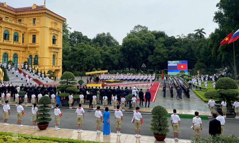 Lễ đón chính thức Tổng thống LB Nga Vladimir Putin thăm cấp Nhà nước tới Việt Nam- Ảnh 6. Lễ đón chính thức Tổng thống LB Nga Vladimir Putin thăm cấp Nhà nước tới Việt Nam- Ảnh 6.