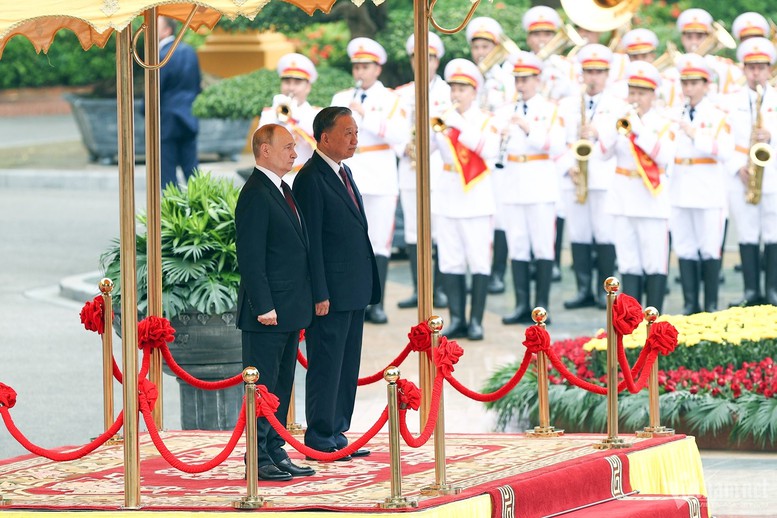 Lễ đón chính thức Tổng thống LB Nga Vladimir Putin thăm cấp Nhà nước tới Việt Nam- Ảnh 8. Lễ đón chính thức Tổng thống LB Nga Vladimir Putin thăm cấp Nhà nước tới Việt Nam- Ảnh 8.