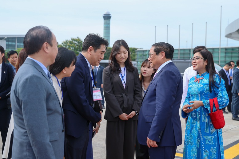 Thủ tướng Phạm Minh Chính và Phu nhân lên đường thăm chính thức Hàn Quốc- Ảnh 2. Thủ tướng Phạm Minh Chính và Phu nhân lên đường thăm chính thức Hàn Quốc- Ảnh 2.