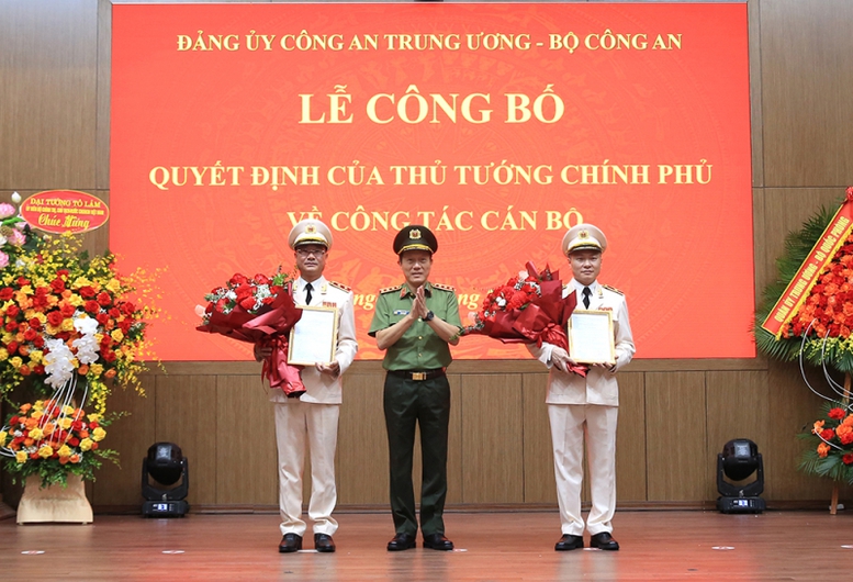 Công bố quyết định bổ nhiệm hai Thứ trưởng Bộ Công an- Ảnh 2. Công bố quyết định bổ nhiệm hai Thứ trưởng Bộ Công an- Ảnh 2.