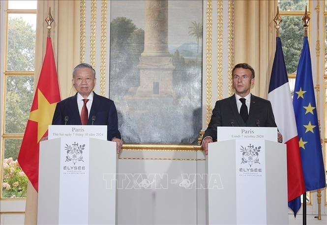 Tổng Bí thư, Chủ tịch nước Tô Lâm và Tổng thống Pháp Emmanuel Macron tại cuộc họp báo chung sau hội đàm chiều 7/10/2024 - Ảnh: TTXVN