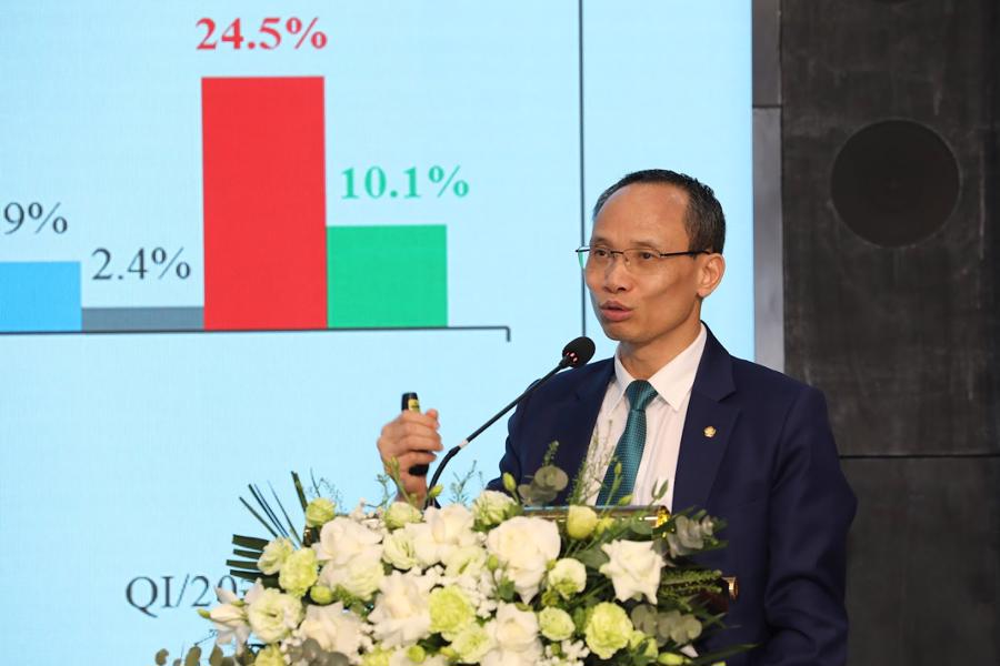 Theo Tiến sĩ Cấn Văn Lực, , Chuyên gia, Kinh tế trưởng BIDV, Thành viên Hội đồng tư vấn Chính sách Tài chính - Tiền tệ Quốc gia, nhìn chung, kinh tế quý 1 của Việt Nam đang phục hồi, tuy nhiên cũng cần khách quan nhìn nhận, sự phục hồi, tăng trưởng này là dựa trên mức nền thấp của năm ngoái. Cụ thể, năm 2023 mức tăng trưởng quý 1 chỉ ở mức 3,32% , đây là mức rất thấp. Nhưng, theo ông Lực, năm nay các động lực tăng trưởng như xuất khẩu, đầu tư, tiêu dùng đang phục hồi khá tích cực. 