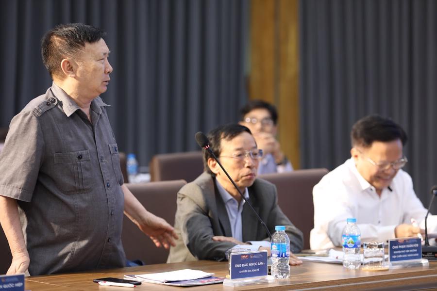 Ông Đào Ngọc Lâm, chuyên gia kinh tế, đưa ra nhận định rằng hiện nay nhiều doanh nghiệp lớn đang rất khó khăn, doanh nghiệp nhỏ có thể còn đỡ khó khăn hơn. Ông Lâm đưa ra đề nghị cần giảm bớt sự lạc quan bởi tình hình thực tế không sáng như kỳ vọng. 