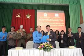 Ký kết hợp tác giữa Liên đoàn Lao động tỉnh và Bưu điện tỉnh