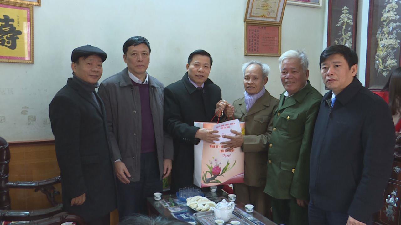 Bí thư Tỉnh ủy Nguyễn Nhân Chiến tặng quà Tết tại huyện Lương Tài và các chiến sỹ bị địch bắt tù đày tiêu biểu tỉnh Bắc Ninh