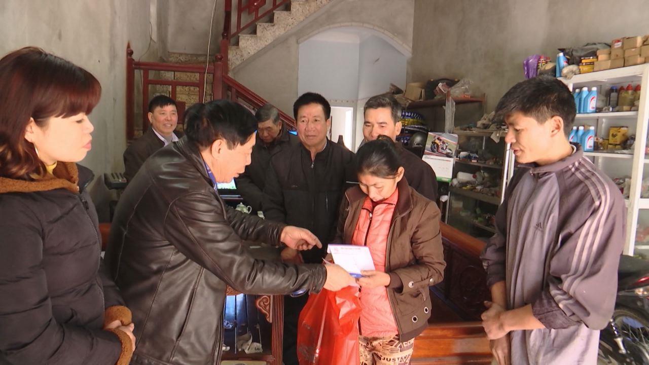 Hiệp hội Doanh nghiệp nhỏ và vừa tỉnh trao quà Tết cho nạn nhân da cam