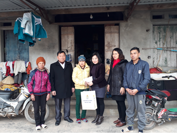 Liên đoàn Lao động tỉnh, tặng quà tết gia đình đoàn viên công đoàn có hoàn cảnh khó khăn, đối tượng chính sách