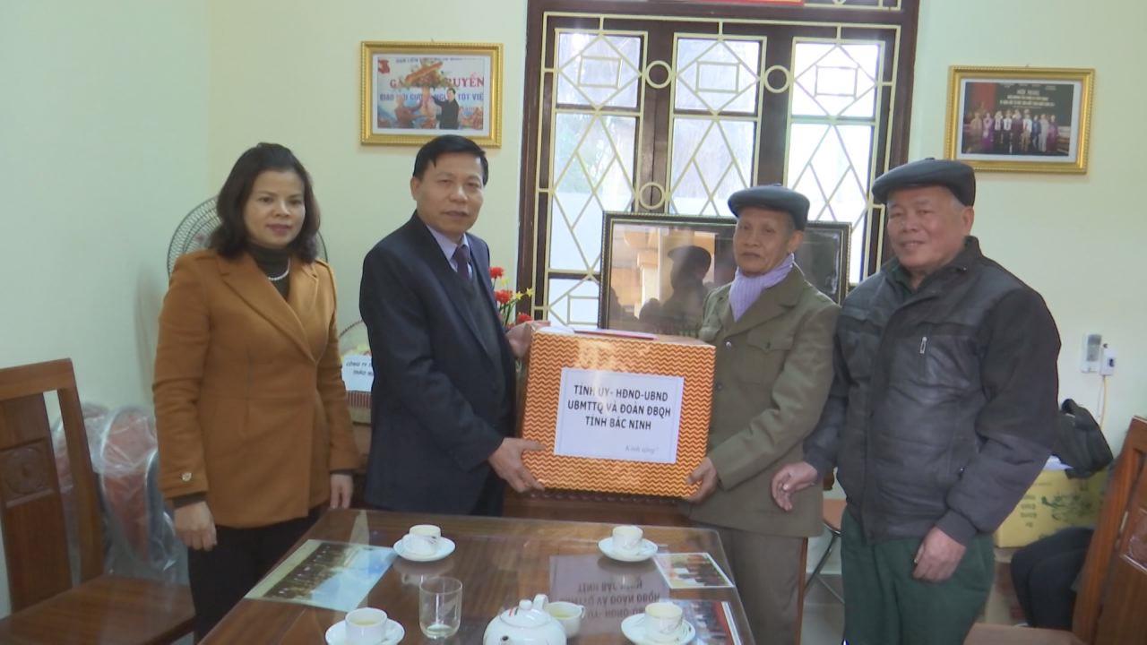 Bí thư Tỉnh ủy thăm và tặng quà Tết Hội Chiến sỹ cách mạng bị địch bắt tù đầy 