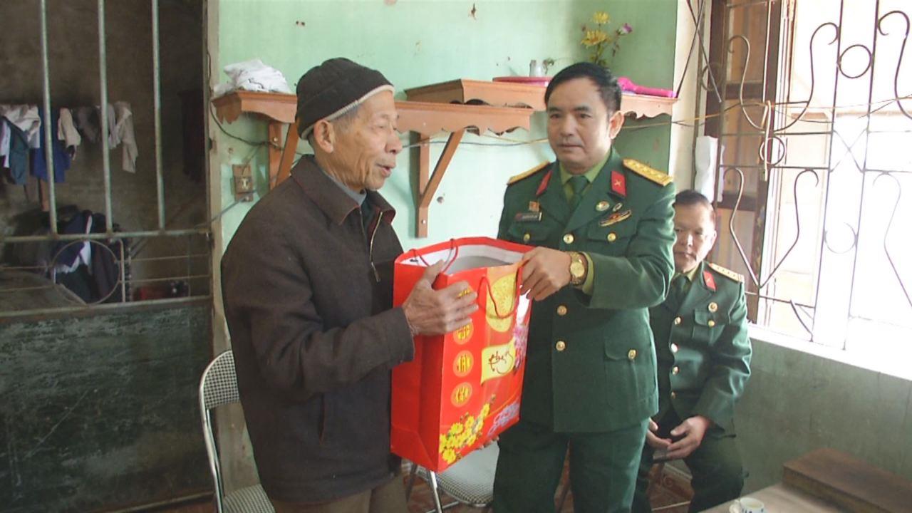 Hội Cựu chiến binh tỉnh tặng quà thương binh và đối tượng chính sách