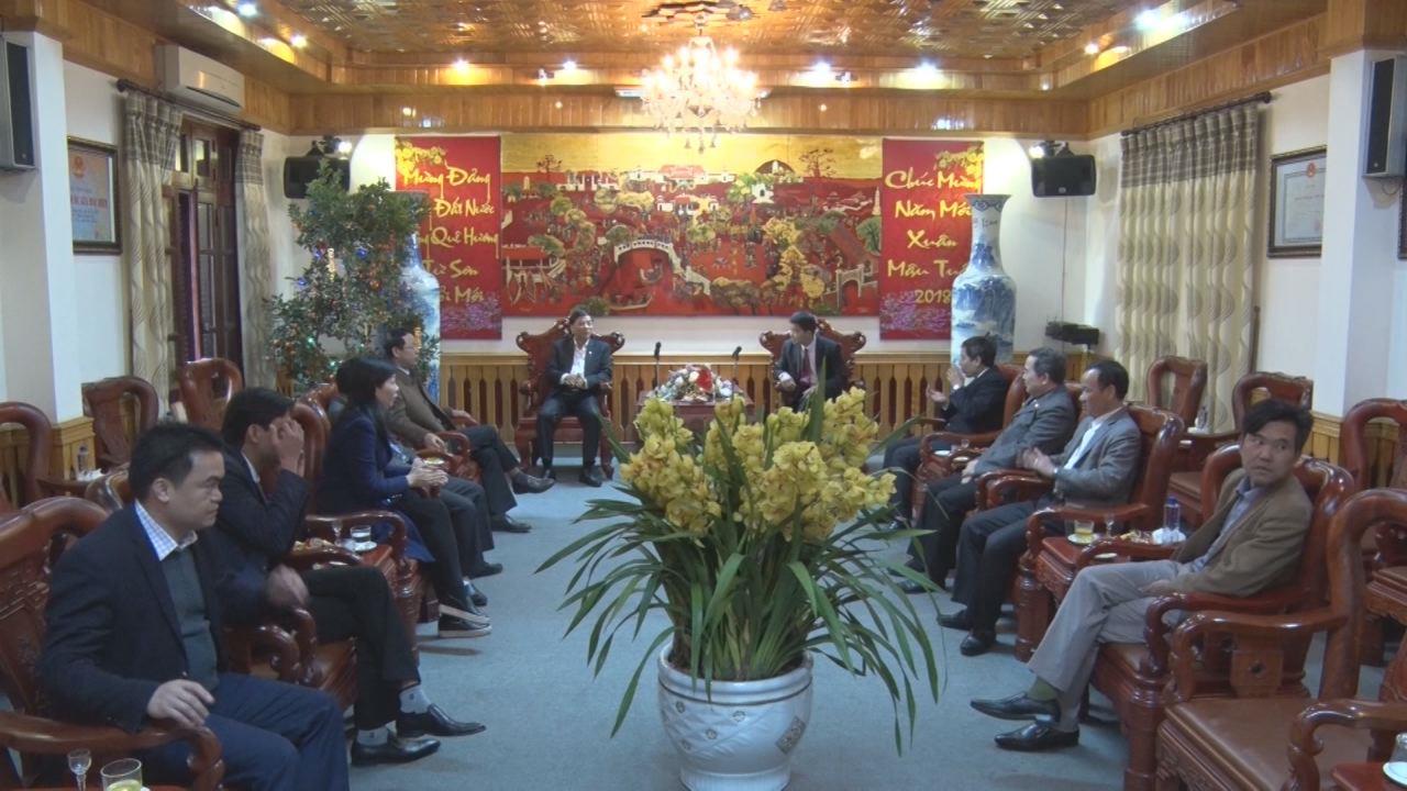 Phó Bí thư Thường trực Tỉnh ủy Nguyễn Hữu Quất chúc Tết thị xã Từ Sơn