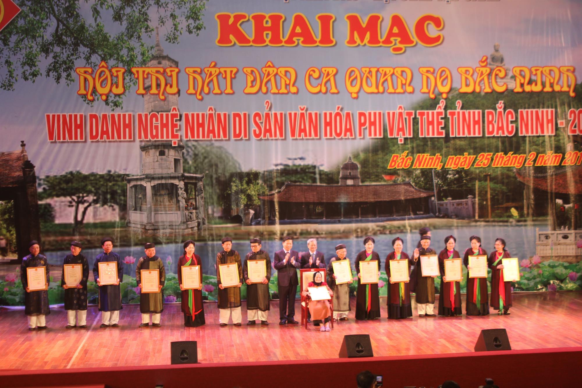    Khai mạc Hội thi hát Dân ca Quan họ Bắc Ninh xuân Mậu Tuất 2018 và Lễ Vinh danh Nghệ nhân Di sản văn hóa phi vật thể tỉnh           