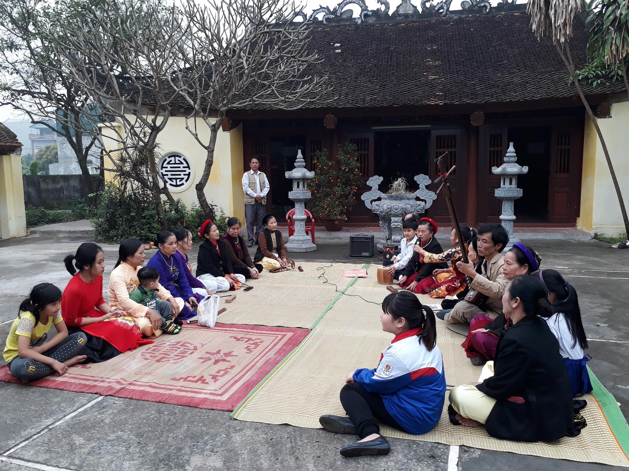 Bền bỉ sức sống Ca trù trên mảnh đất Thượng Thôn          