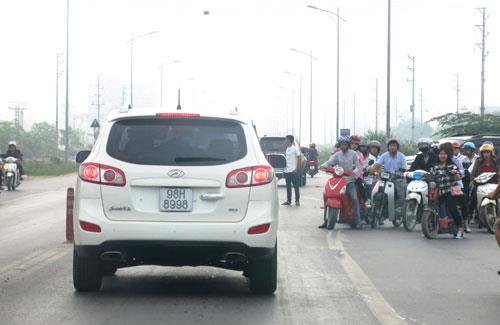 Phân luồng giao thông trên Quốc lộ 18 đoạn Km4+400-Km6+950  thuộc thành phố Bắc Ninh và huyện Quế Võ          