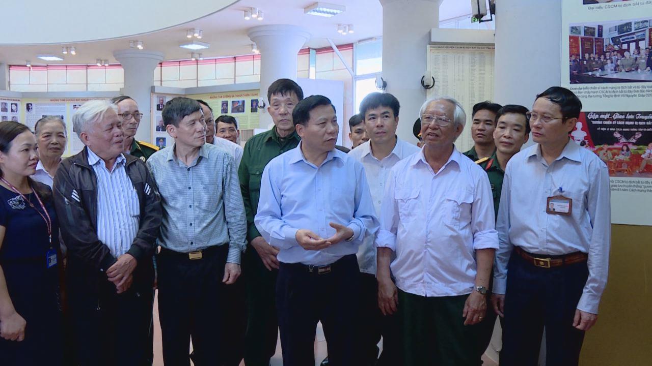 Bí  thư Tỉnh ủy tham quan trưng bày “Sáng mãi tấm gương người chiến sĩ  cách mạng tỉnh Bắc Ninh bị địch bắt tù đày”