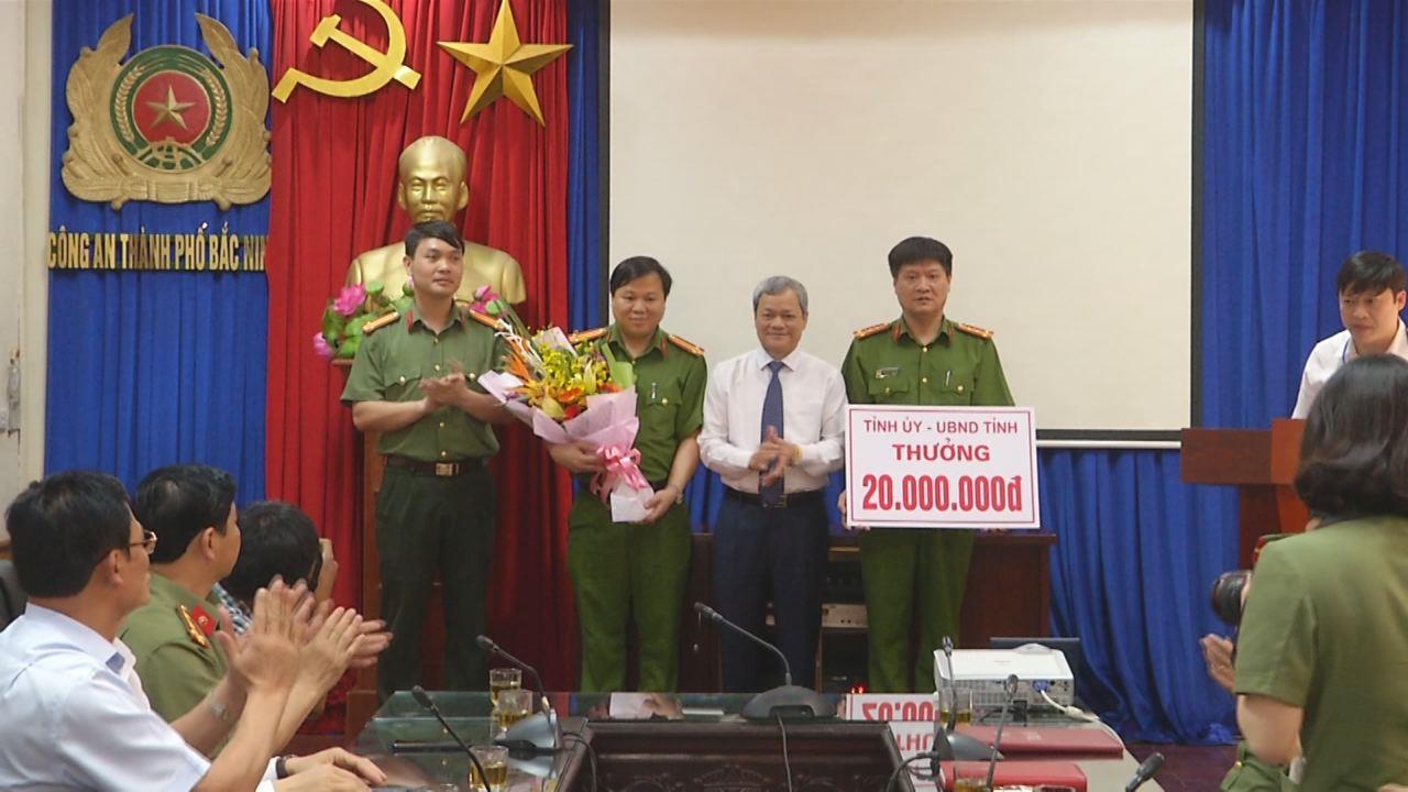 Chủ tịch UBND tỉnh khen thưởng đột xuất Công an thành phố Bắc Ninh