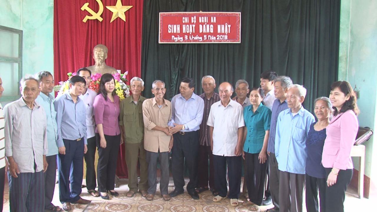 Các đồng chí lãnh đạo tỉnh dự sinh hoạt Chi bộ tại các địa phương trong tỉnh