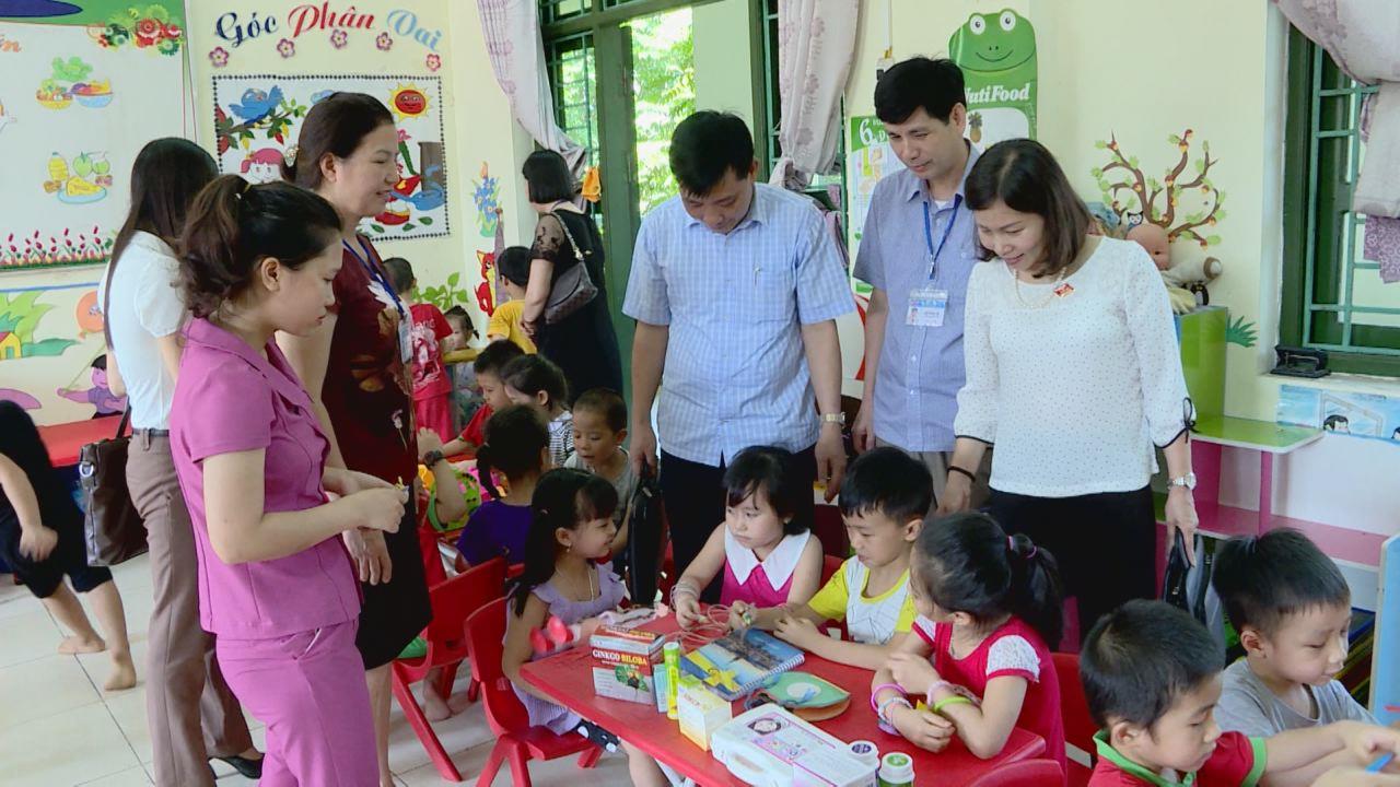 Ban Văn hóa Xã hội, Hội đồng nhân dân tỉnh giám sát  việc thực hiện nhiệm vụ giáo dục tại huyện Tiên Du