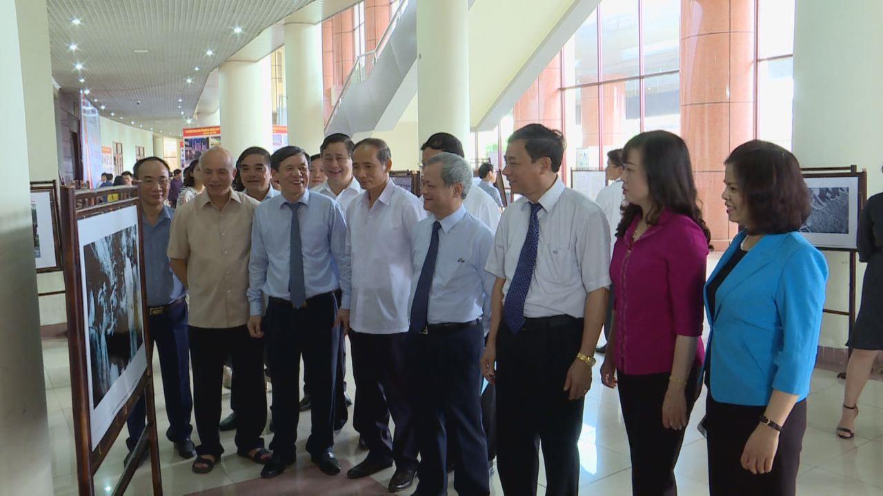 Triển lãm ảnh “Bác Hồ với các phong trào thi đua yêu nước”