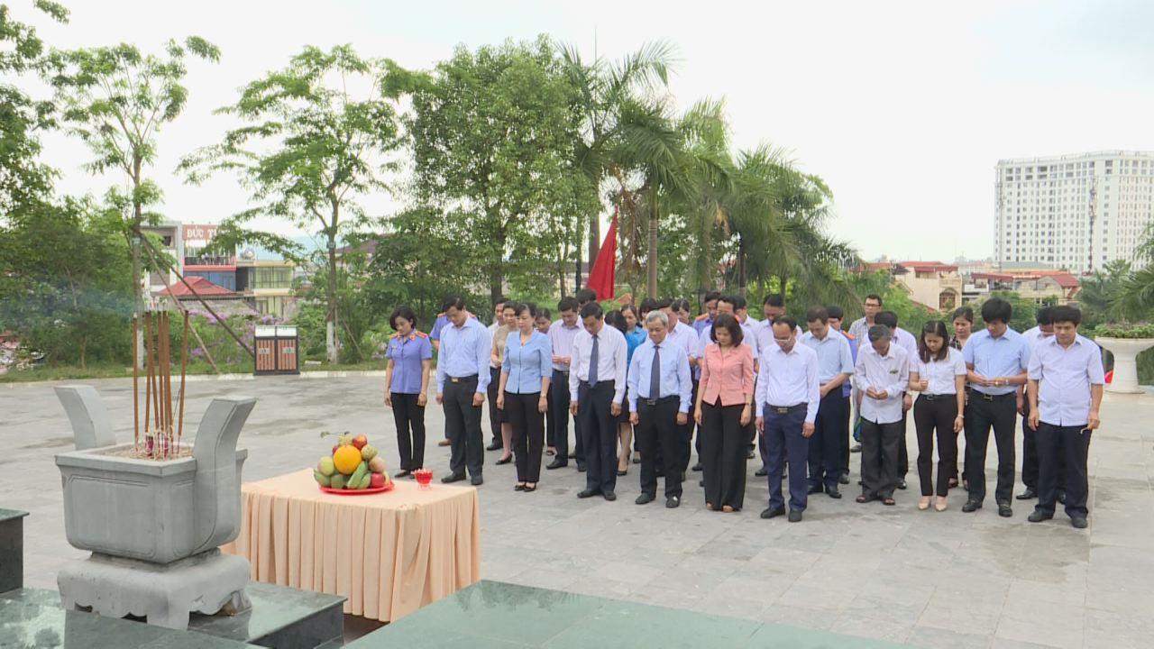 Dâng hương tưởng niệm 113 năm ngày sinh đồng chí Hoàng Quốc Việt