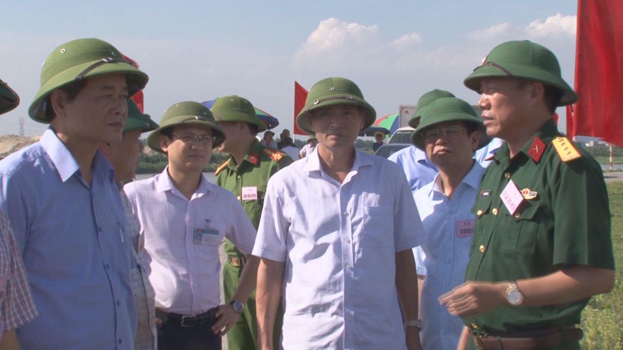 Phó Chủ tịch UBND tỉnh Nguyễn Hữu Thành kiểm tra công tác chuẩn bị  diễn tập Phòng chống thiên tai, tìm kiếm cứu nạn tại huyện Thuận Thành