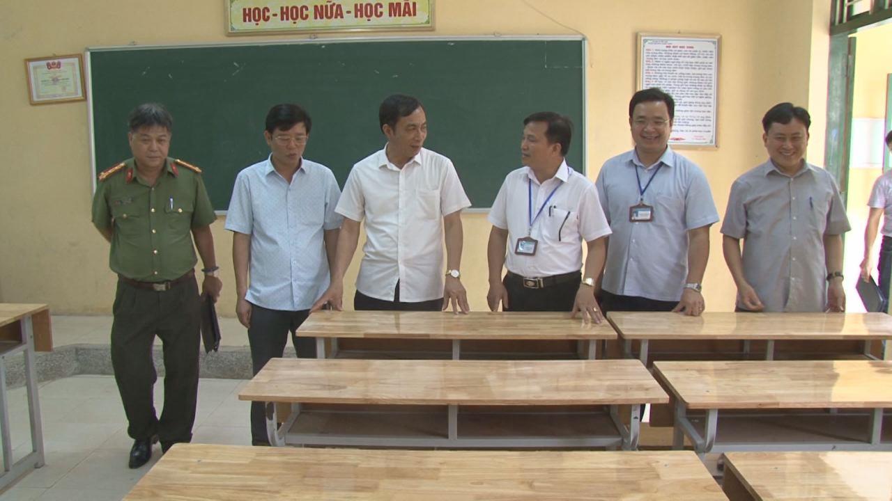 Phó Chủ tịch UBND tỉnh Nguyễn Văn Phong  kiểm tra công tác chuẩn bị thi THPT Quốc gia tại Thuận Thành