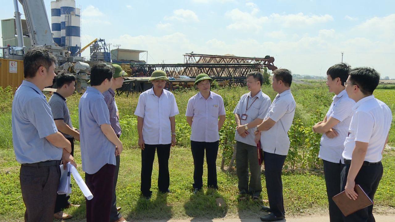 Phó Chủ tịch UBND tỉnh Nguyễn Hữu Thành kiểm tra dự án xây dựng hạ tầng khu thiết chế văn hóa thể thao của công nhân
