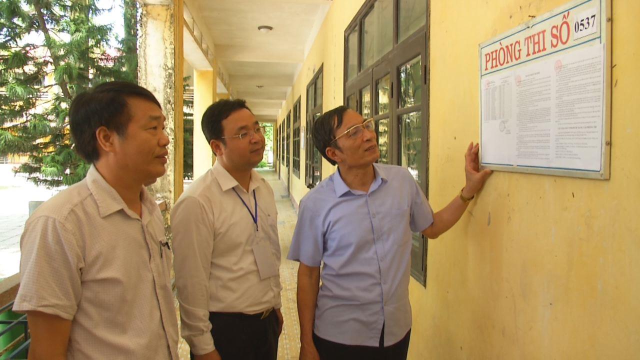 Phó Chủ tịch UBND tỉnh Nguyễn Văn Phong  kiểm tra công tác chuẩn bị kỳ thi THPT Quốc gia 2018