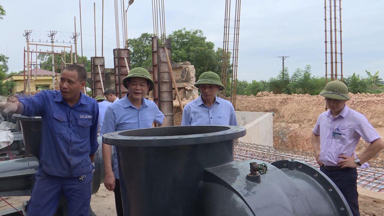 Phó Chủ tịch UBND tỉnh Nguyễn Hữu Thành kiểm tra tiến độ nâng cấp  một số công trình trạm bơm phục vụ mùa mưa bão