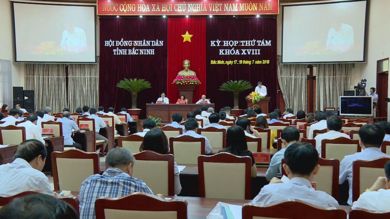 Kỳ họp thứ 8, HĐND tỉnh khóa 18 thảo luận tại hội trường
