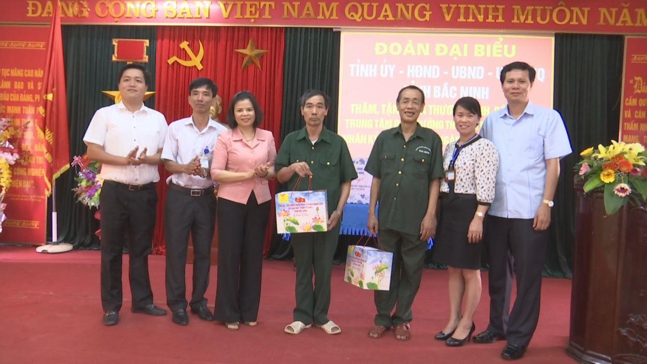 Chủ tịch HĐND tỉnh thăm, tặng quà Trung tâm Điều dưỡng thương binh Nho Quan