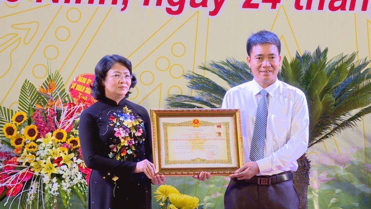 Lễ truy tặng danh hiệu Anh hùng LLVT nhân dân cho liệt sỹ Nguyễn Đình Xô và gặp mặt biểu dương người có công tiêu biểu tỉnh Bắc Ninh 2018
