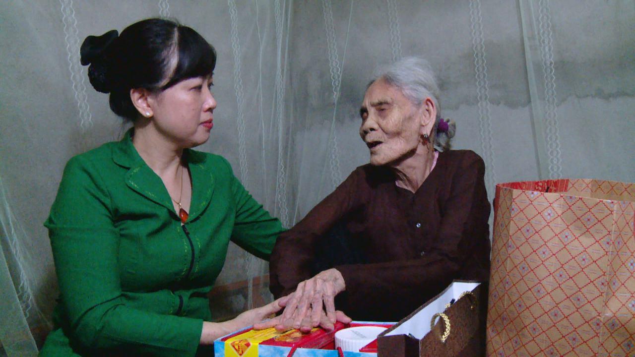 Các đồng chí lãnh đạo tỉnh thăm, tặng quà gia đình chính sách nhân kỷ niệm 71 năm Ngày thương binh liệt sỹ 27/7