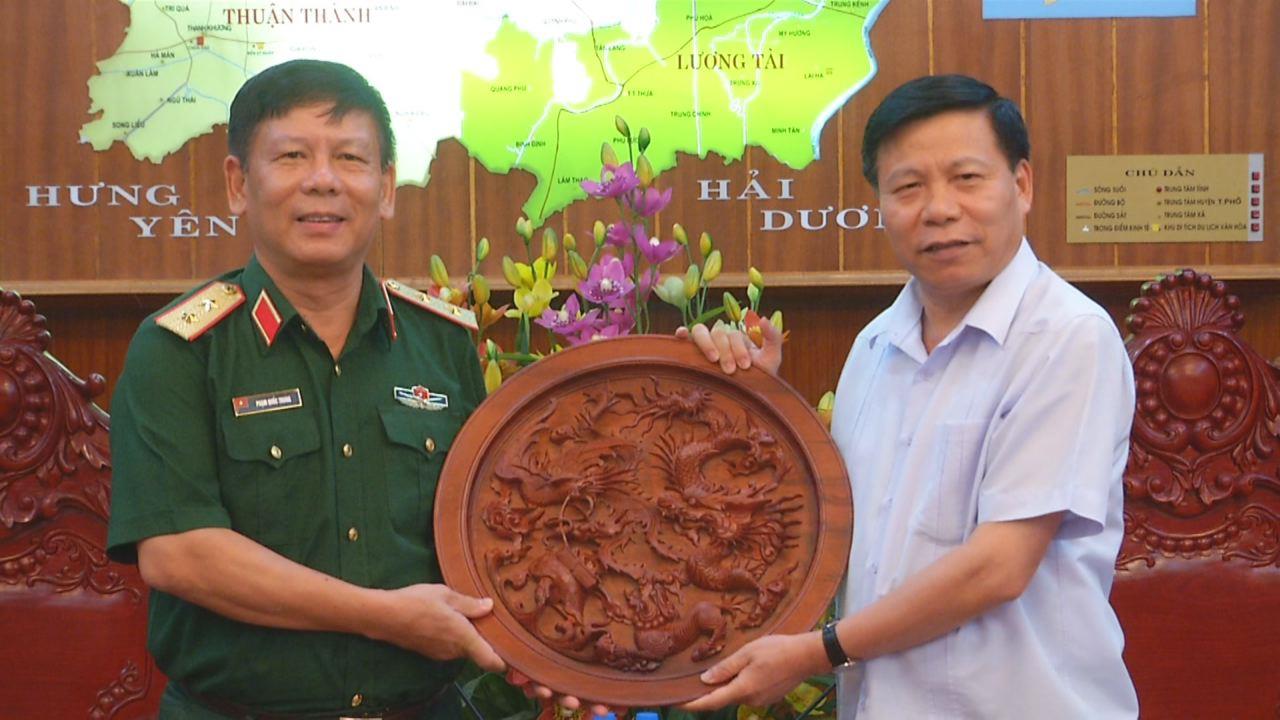 Bí thư Tỉnh ủy làm việc với lãnh đạo Trường Sĩ quan Chính trị