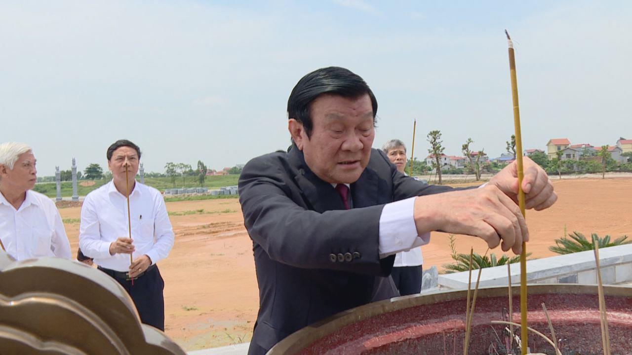 Nguyên Chủ tịch nước Trương Tấn Sang dâng hương Đền thờ Thái úy Lý Thường Kiệt
