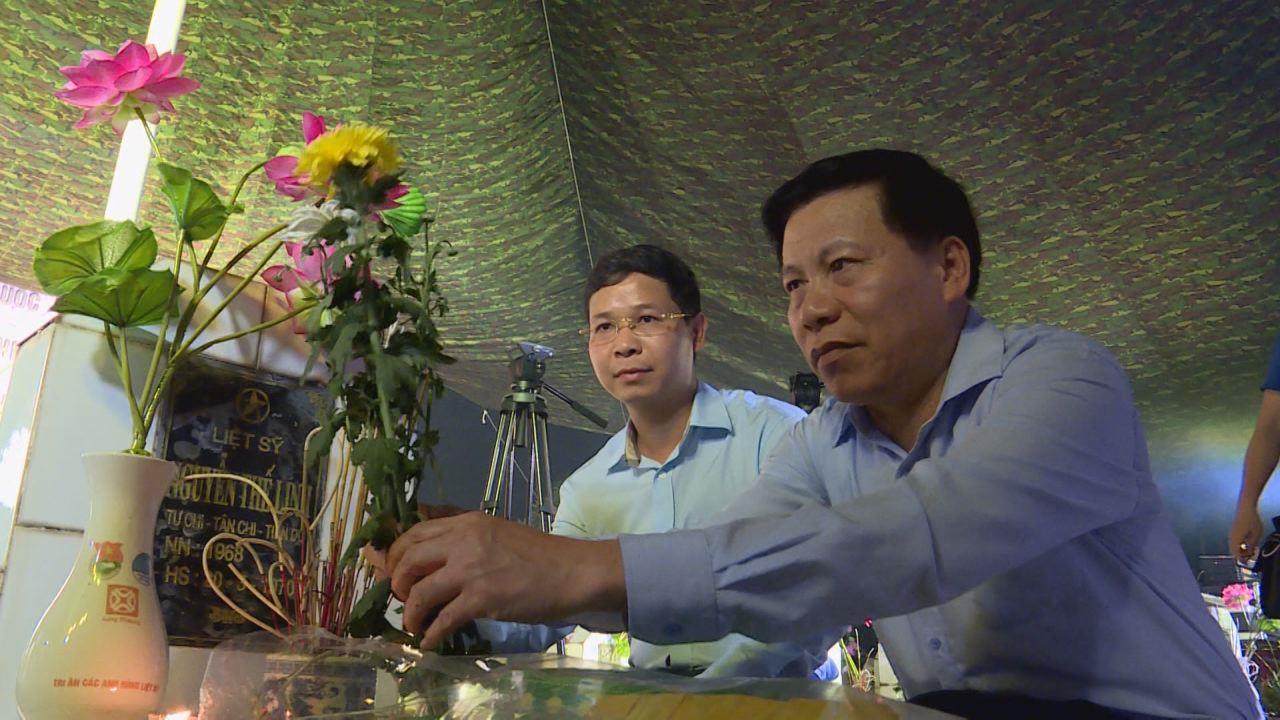 Lãnh đạo tỉnh thắp nến tri ân tại các địa phương