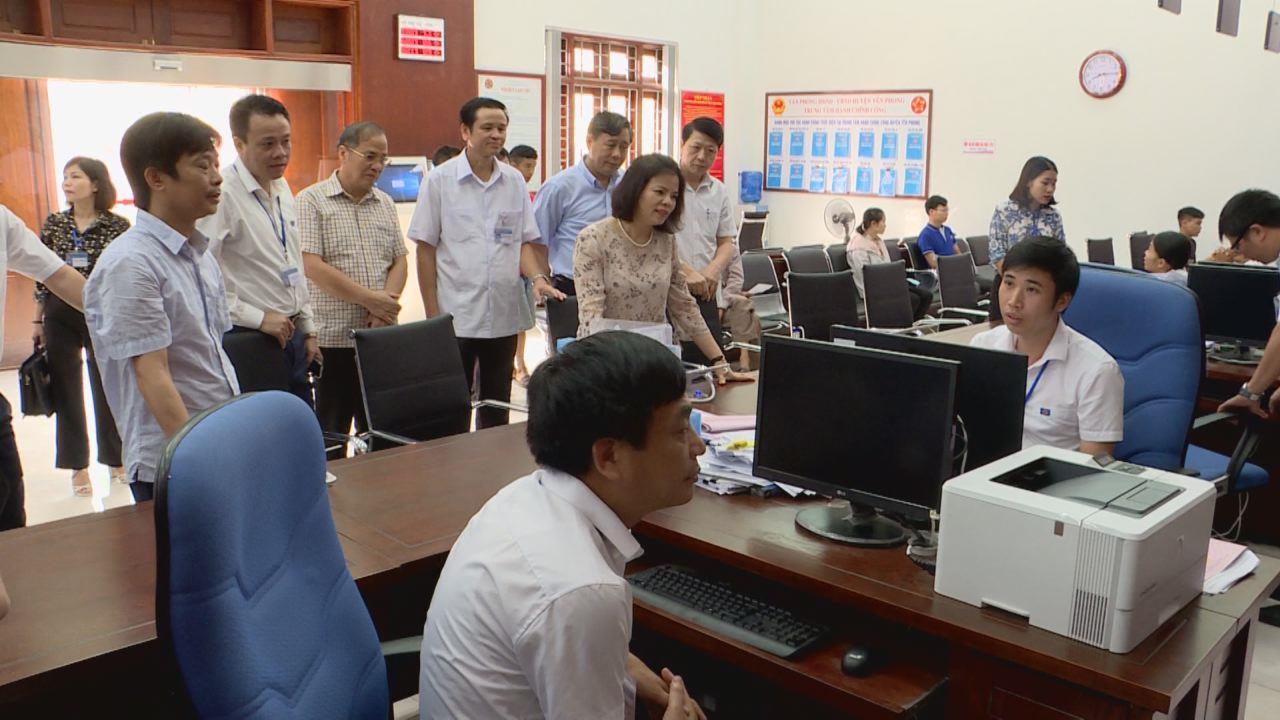 Chủ tịch HĐND tỉnh khảo sát hoạt động Trung tâm Hành chính công cấp huyện