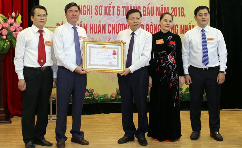 Sở Kế hoạch và Đầu tư đón nhận Huân chương Lao động Hạng Nhất