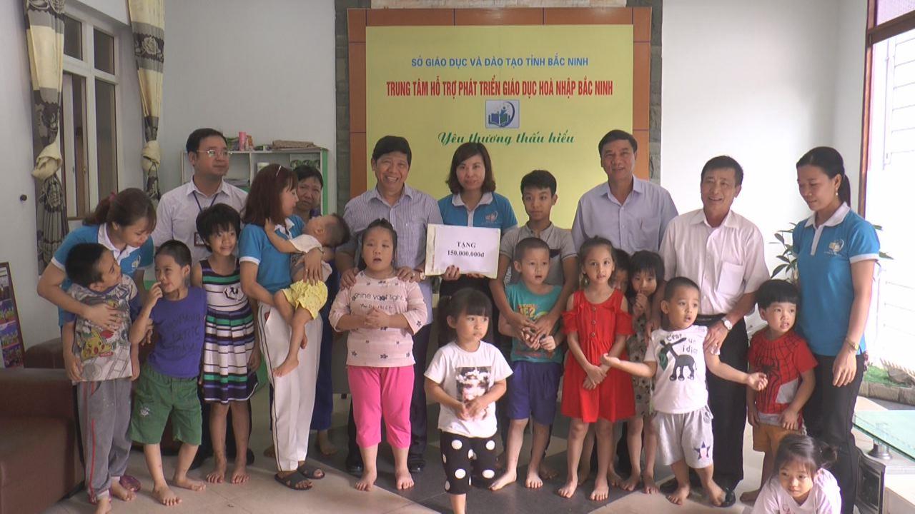 Công ty TNHH Phát triển du lịch Quốc tế Phượng Hoàng hỗ trợ kinh phí cho Trung tâm Hỗ trợ phát triển giáo dục và hòa nhập Bắc Ninh