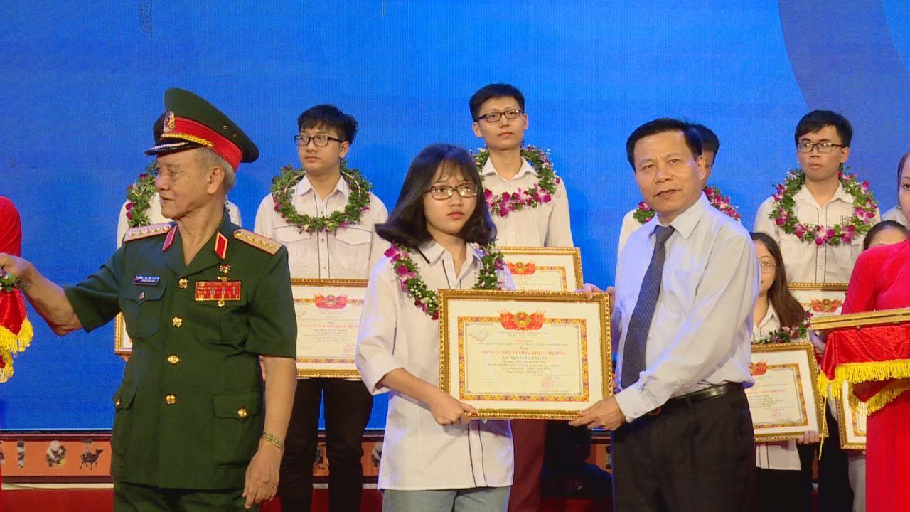 Bắc Ninh trao thưởng hơn 2 tỷ đồng  Quỹ Khuyến học, khuyến tài Phạm Văn Trà