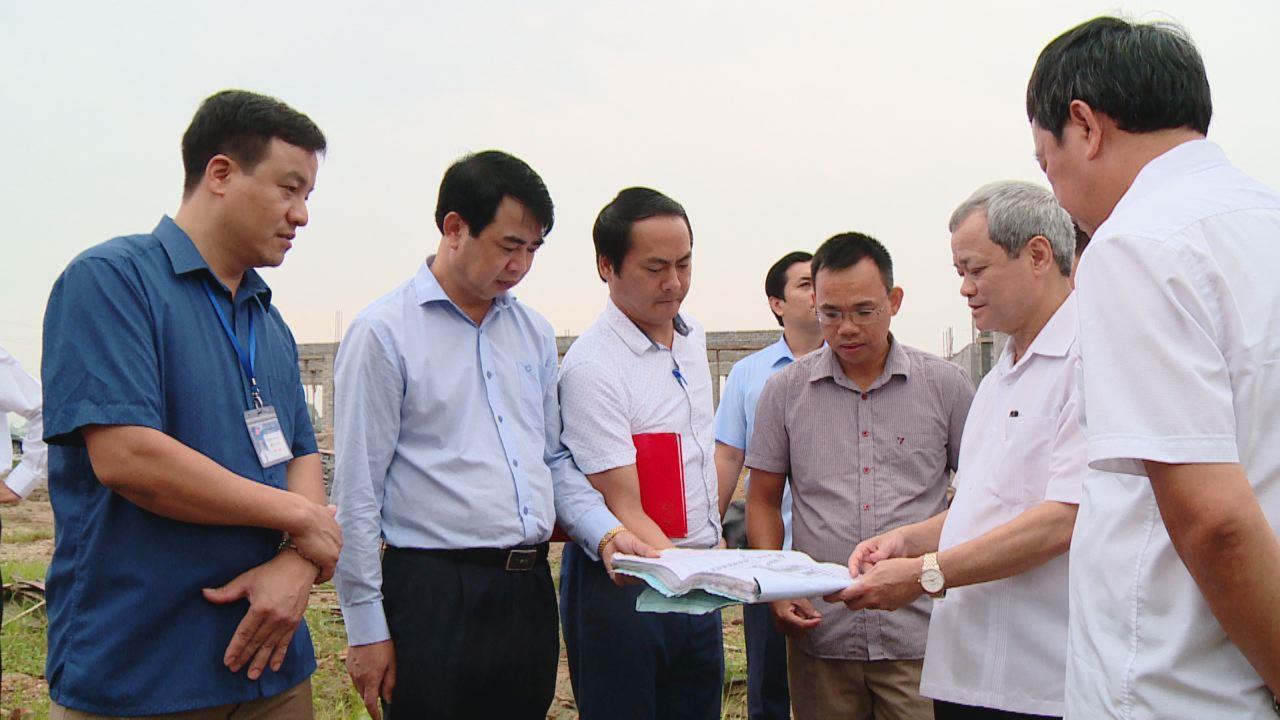 Chủ tịch UBND tỉnh kiểm tra tiến độ xây dựng trường học tại Gia Bình