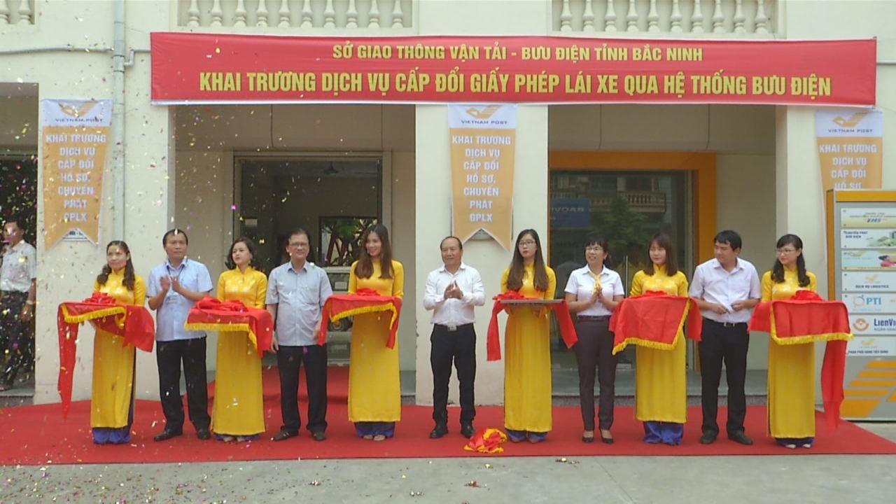 Khai trương dịch vụ cấp đổi giấy phép lái xe và chuyển phát hồ sơ qua hệ thống bưu điện 