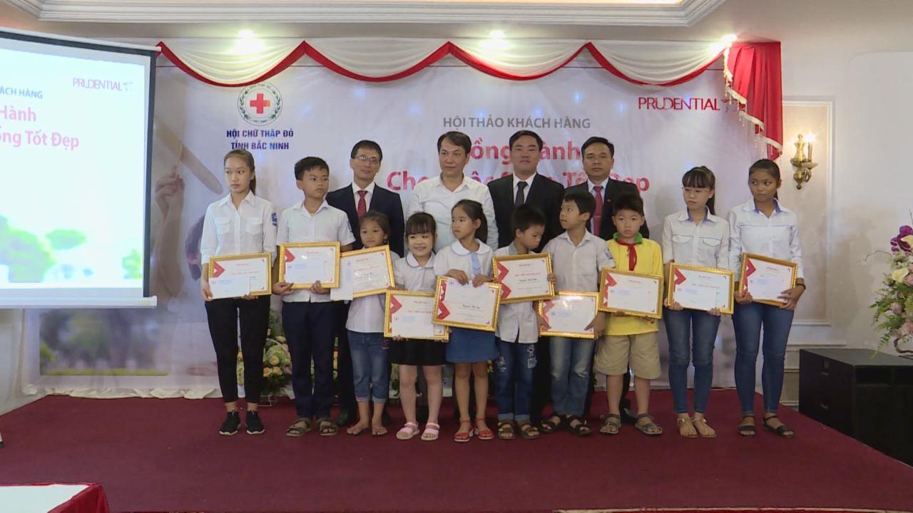 Prudential: Tặng 20 suất học bổng cho học sinh nghèo vượt khó tỉnh Bắc Ninh